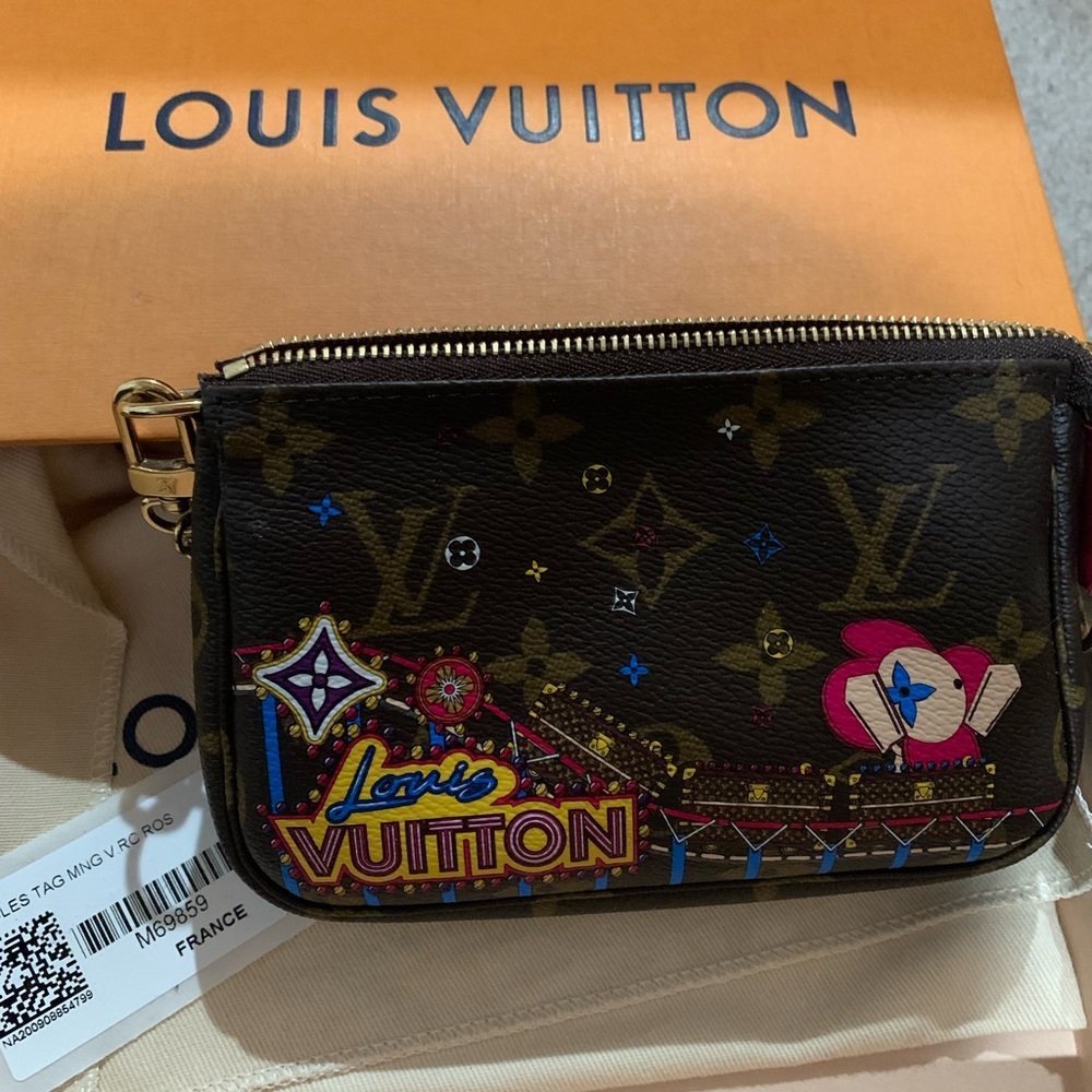Louis Vuitton Christmas Animation Mini Pochette